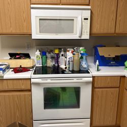 Stove And Microwave For Sale 