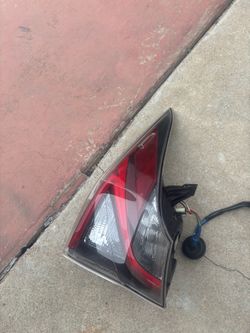 LEFT DRIVER SIDE TAIL LIGHT 2018 TOYOTA PRIUS OEM
