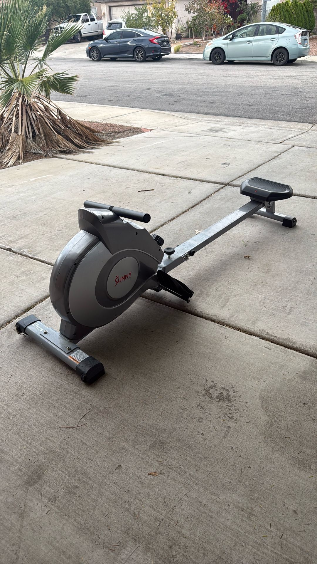 Sunny Health & Fitness SF-RW5515 Magnetic Rowing Machine