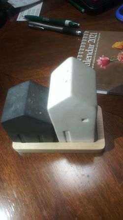 Salt and pepper shaker