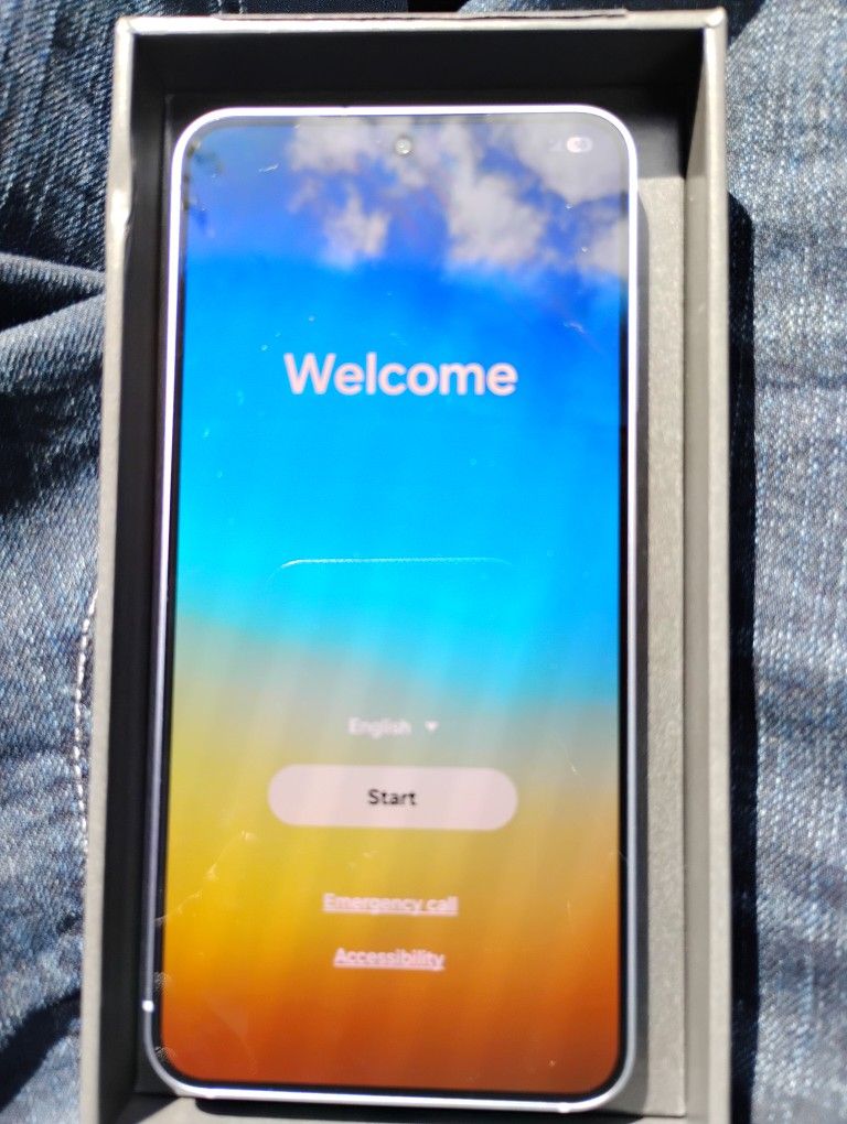 Brand New In The Box Samsung Galaxy S25 It's Turned On For A Month Ready To Use!!! (Unlocked) 256 GB