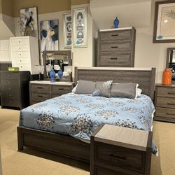 4PC Queen  Bedroom Set