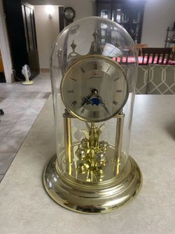 Elgin American Anniversary Clock with Moon Phase display Great battery operated great work