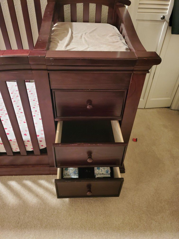 4 N 1 Baby Crib With Side Changing Table & Drawers