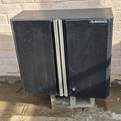 Tool Shelf With Lock And Key Husky