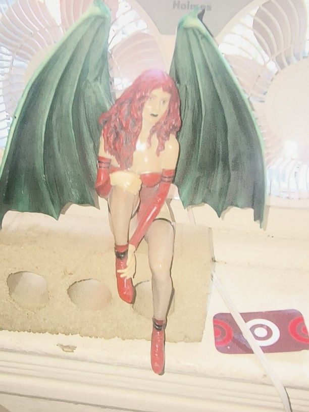 rare Design Toscano Mistress Adora Gothic Vampire Statue Figurine Sitter