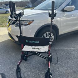 Walker with arm rest support