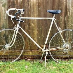XL Motobécane French Road/Racing Bicycle Vintage 10-Speed (All Original Just Needs A Little TLC)