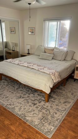 King Bed w bed frame