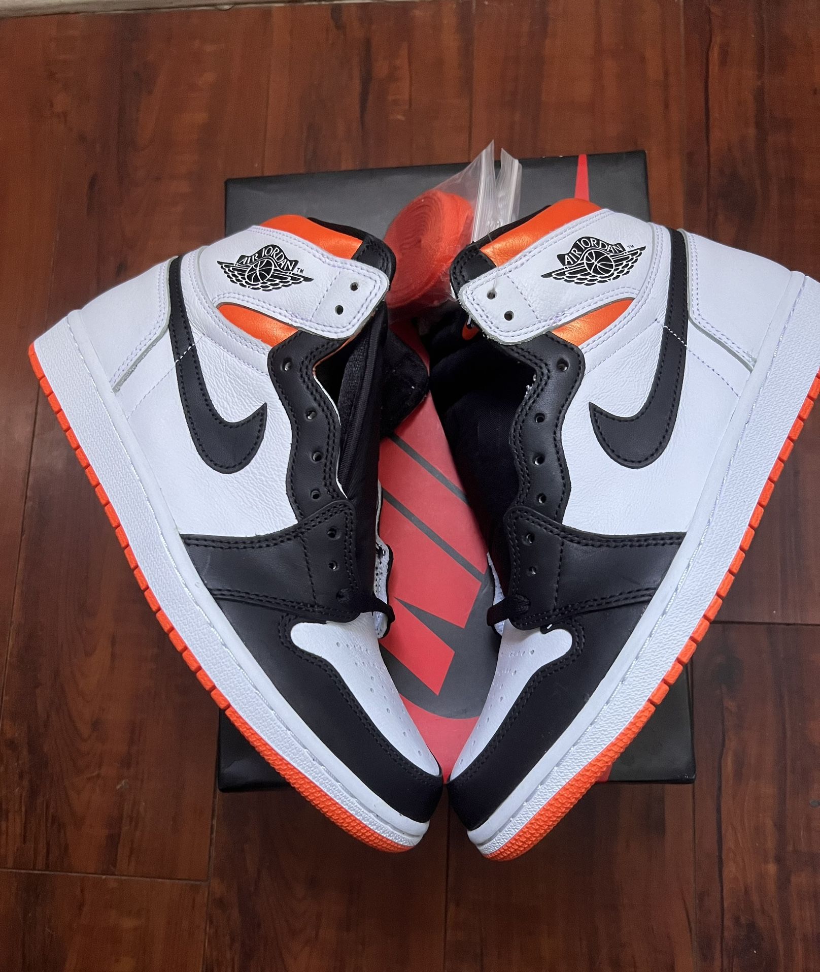 Air Jordan 1 Retro High OG Electro Orange
