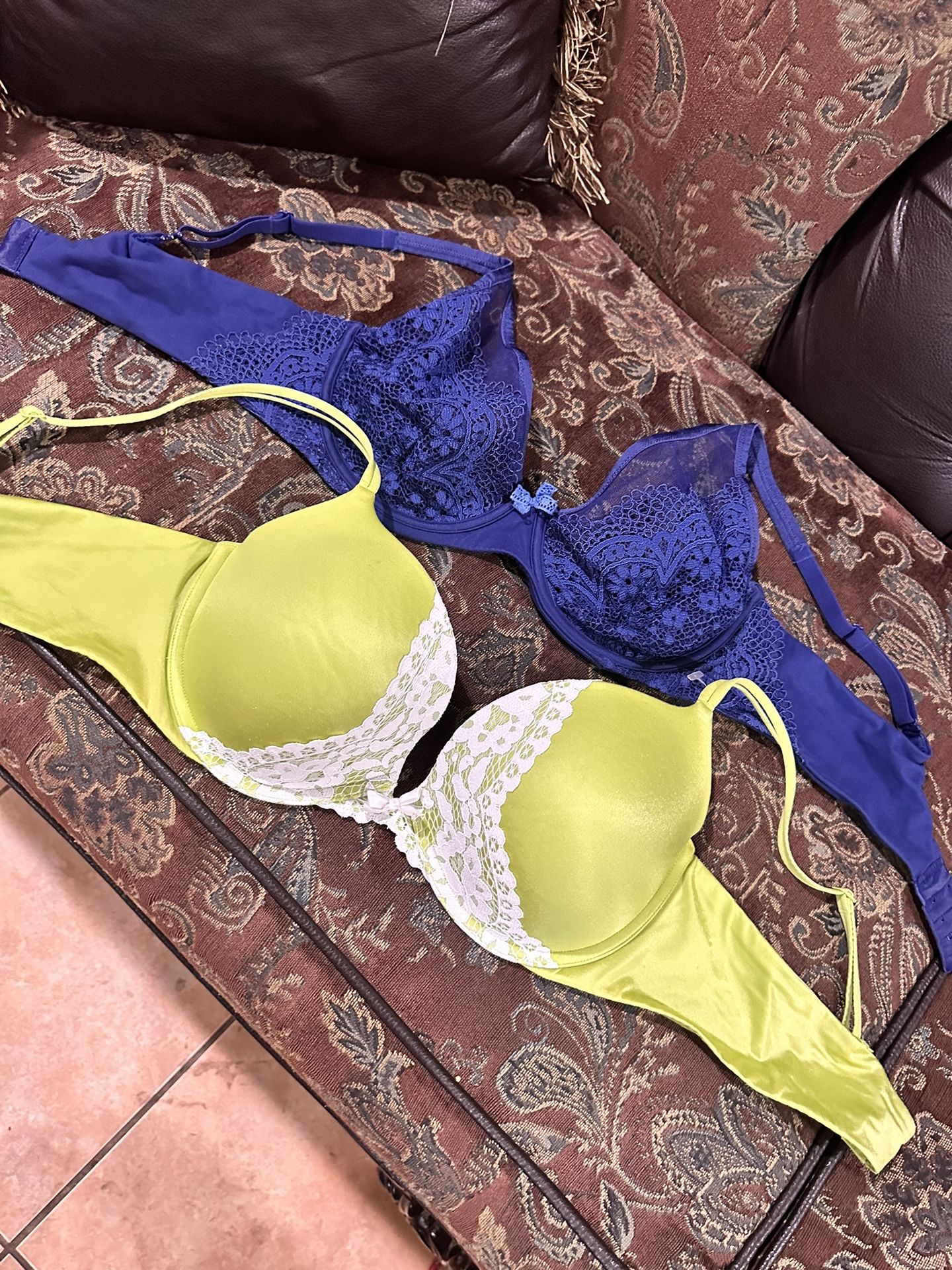 Victorias Secret Size 38C $10 Cada Uno