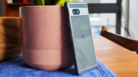 📱 Google Pixel 7a – Amazing Camera, Smart Price!