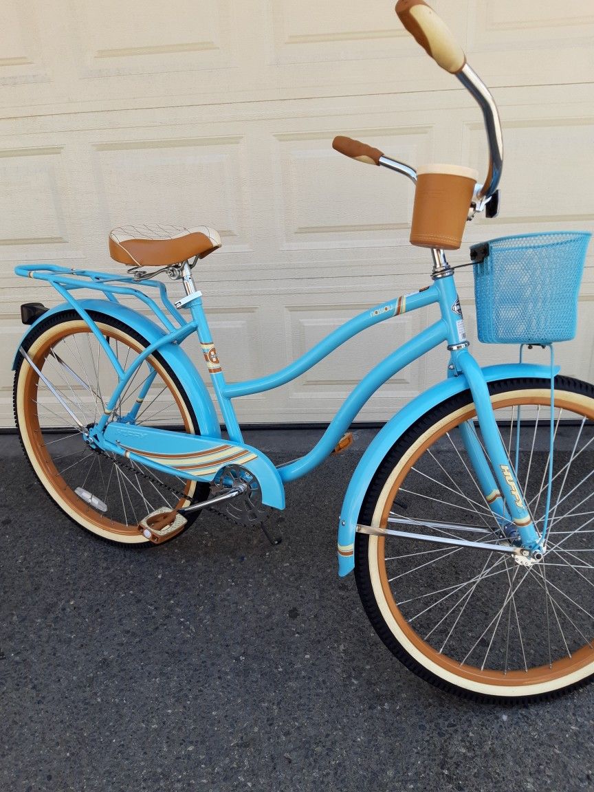 26 INCHES (HUFFY NASSAU, BABY BLUE) GIRLS & LADIES BEACH CRUISER BIKE. 