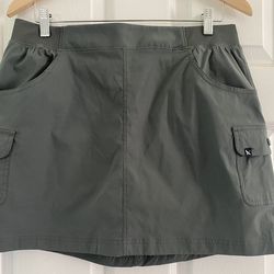 Eddie Bauer Women’s Cargo Skort Size L Color Green