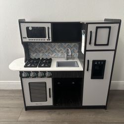 Play Kitchen 