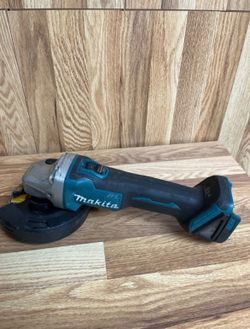 MAKITA XAG04 (PSV014080 )grinder 18-v.