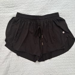 Active wear shorts