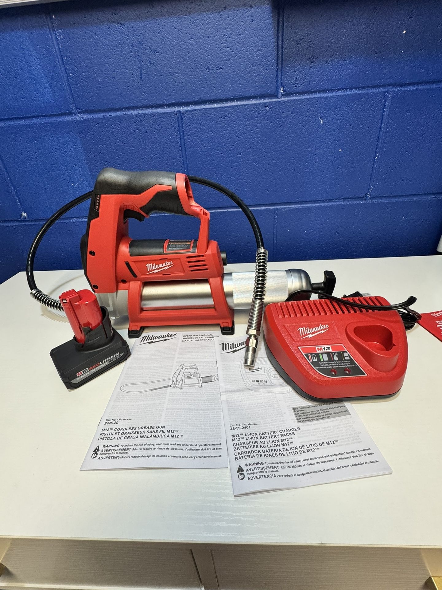 🔥 Milwaukee M12 Grease Gun + Charger + 4.0 Battery