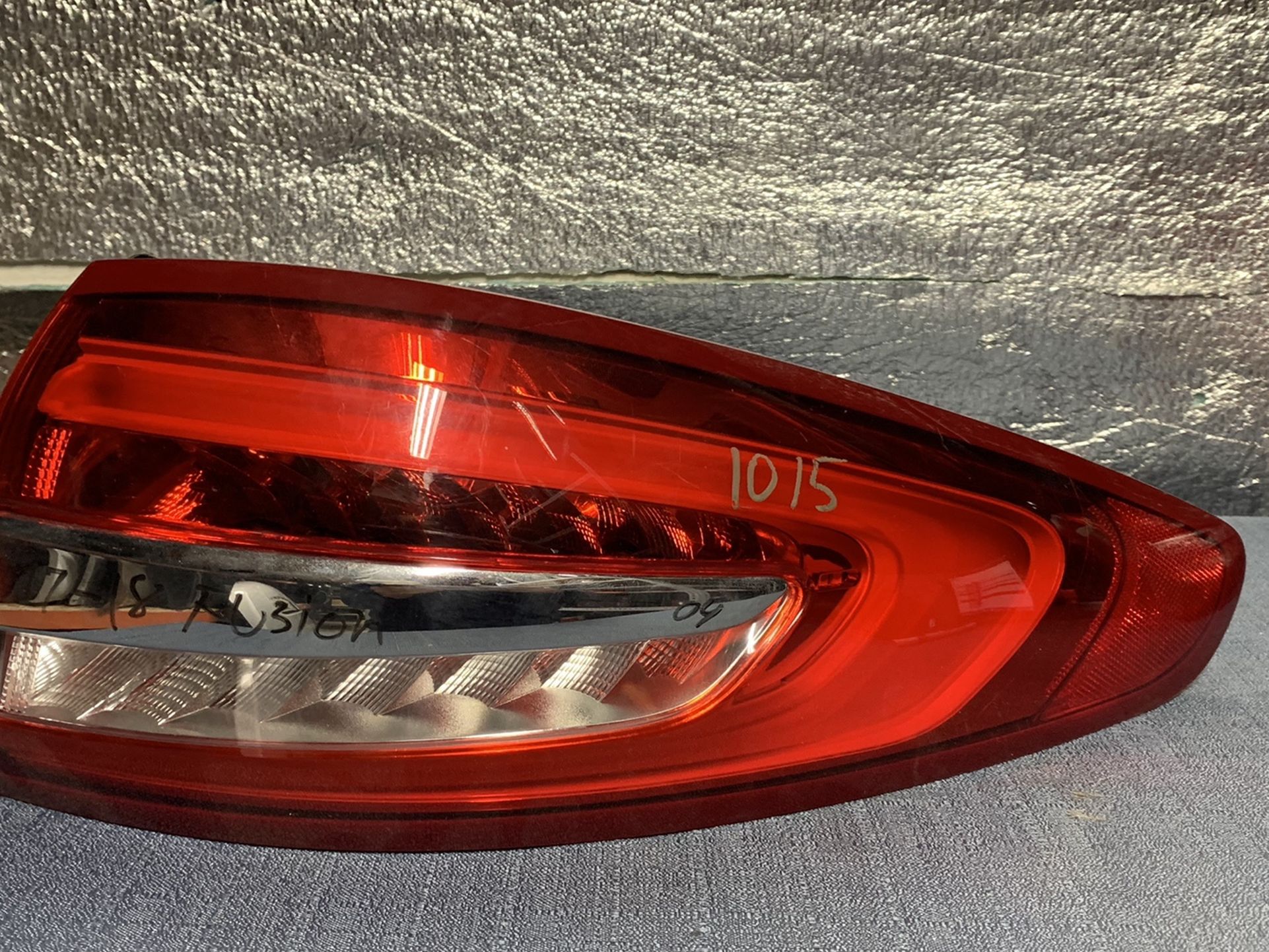 2017 2018 Ford Fusion taillight tail light