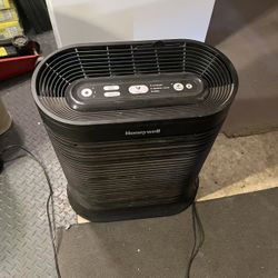 Honeywell Air Purifier, Large Room (310 sq. ft.) Black