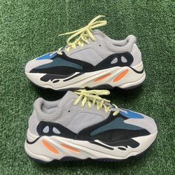 Adidas Yeezy 700 Waverunner size 8.5 VNDS