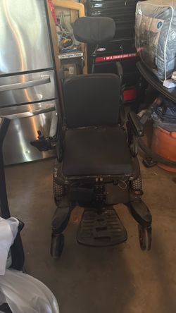 Electric wheelchair
