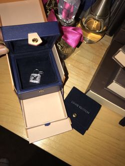 100 percent authentic LV LOUIS VUITTON PENDANT w / BOX