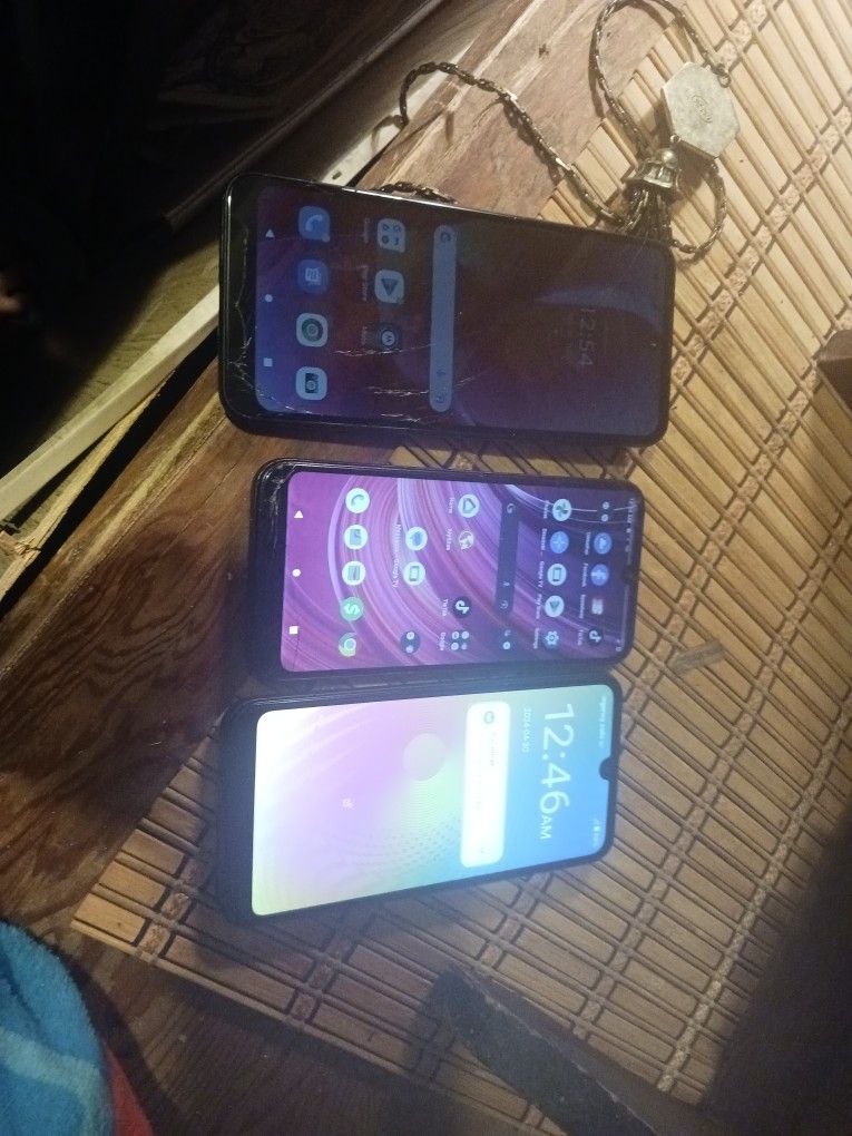 Three Phones Not Locked One Motorola With Little Crack In It And A Laptop A Tiny Laptop That Goes Right On Your Lap Or Great For Children Good For Pur