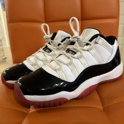 JORDAN 11 RETRO LOW CONCORD BRED **size 6.5Y**