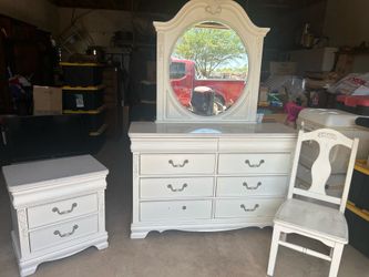 White dresser set w/ matching chair