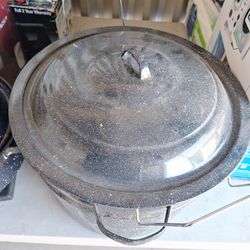 Large cooking pot