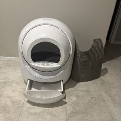 Smart Cat Litter Box-White -Never Used