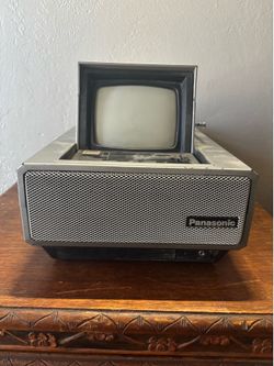 Vintage 1981 Panasonic TR-5050P Pop-Up Mini TV AM/FM Radio