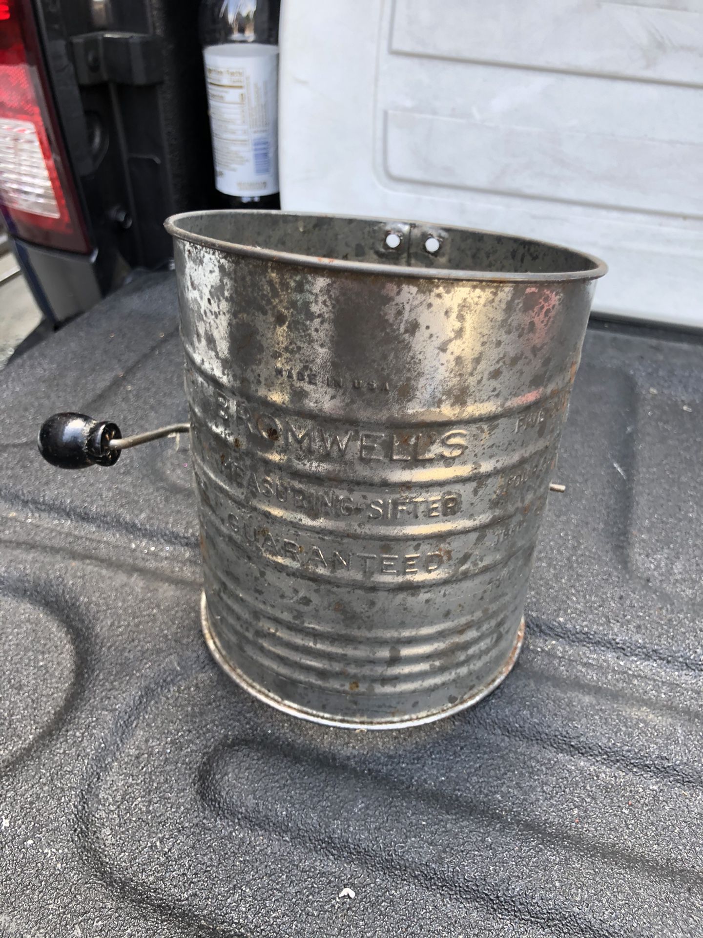 Vintage Bromwell’s 5 cup Measuring Sifter