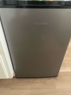Hi sense mini fridge 2.5ft