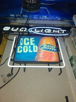 BUD LIGHT GLASS TUBE NEON LIGHT WORKS GOOD 👍 TEST IT BEFORE YOU BUY IT...PRETTY BIG SIZE..HAS DIMMER ON IT..REALLY BRIGHT GREAT COLORS..PICK UP IN VI