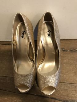 Sparkly Gold Heels Size 7