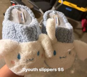 Girls slippers size 2youth