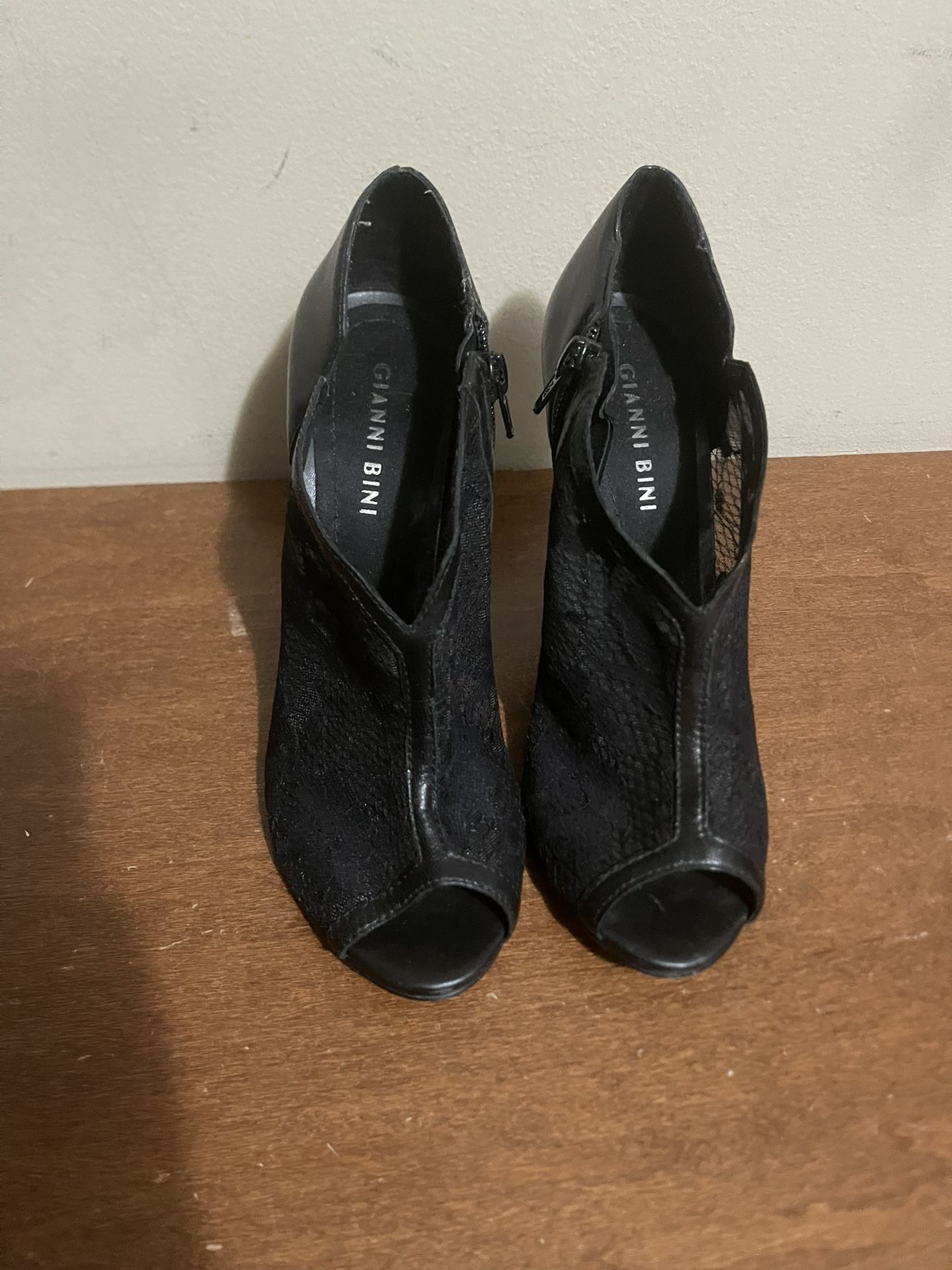 Size 6 1/2 black lace, peep toe booty high heels With side zip By Gianni Bini