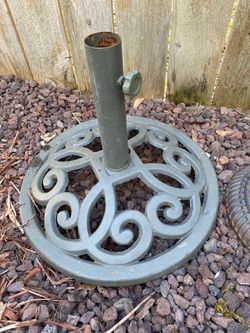 Patio umbrella basse