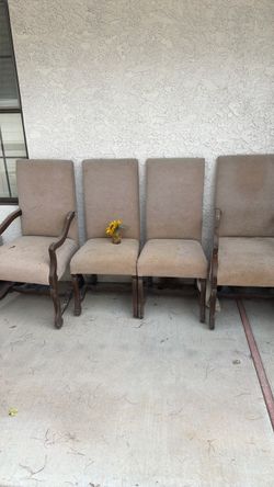 Eight free dining room chairs