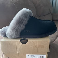 UGG Scuffette II Size 8.