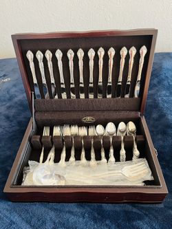 Vantage Reed & Barton Silver 80Pcs Flatware For Sale!