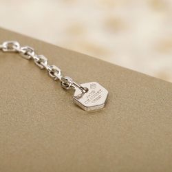 Honeycomb with diamond necklace