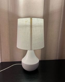 "Modern White Ceramic Table Lamp with Shade – Great Condition "
