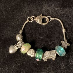 Silver Toned Best Mom Charm Bracelet