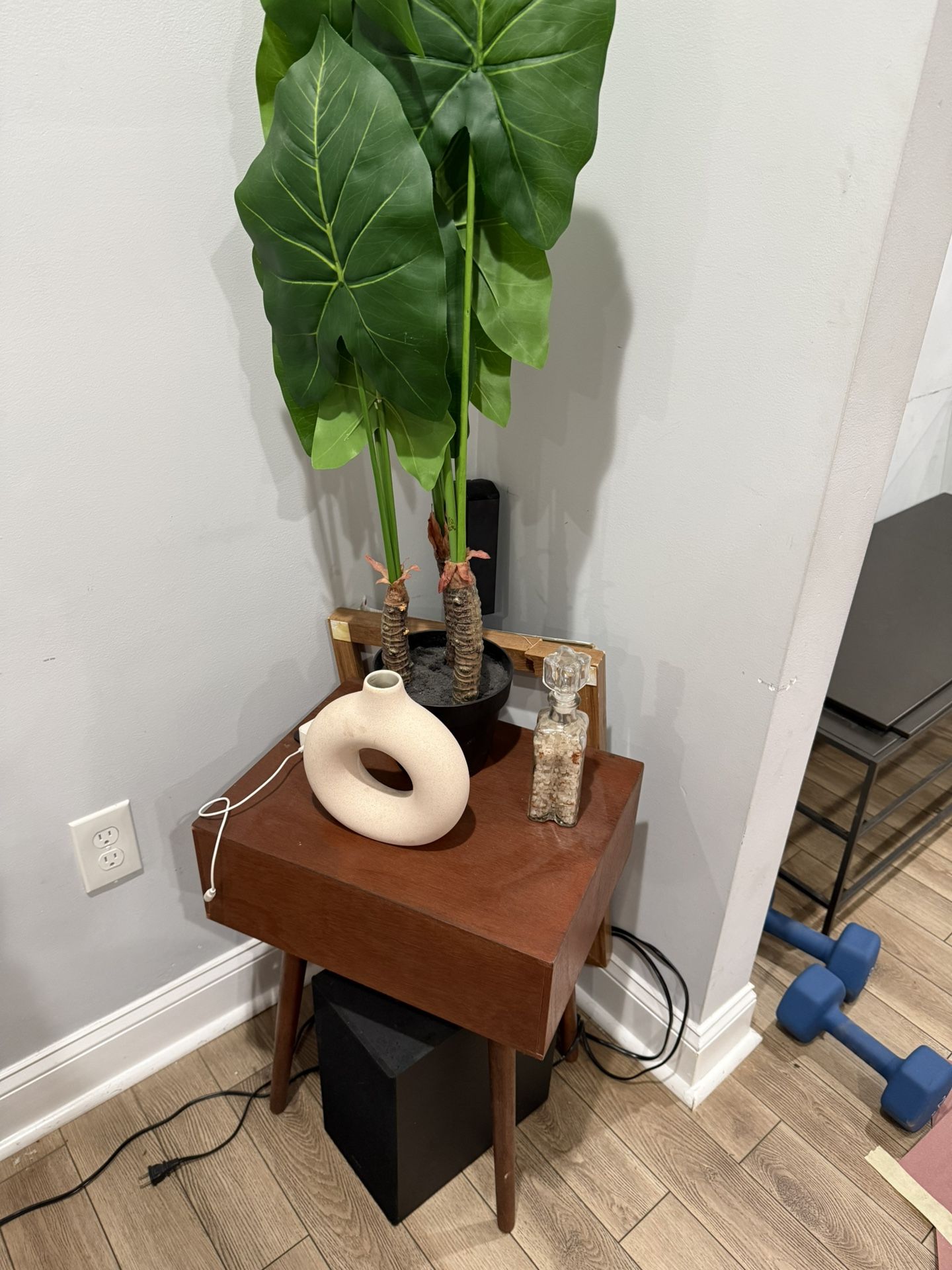Mid-Century Modern Wooden Side Table / Nightstand