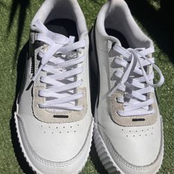 Girls Puma Leather Sneakers Size 6 US