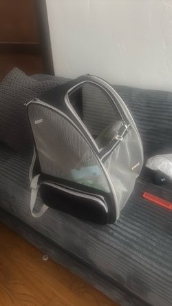Free a pet carrier and dog bed