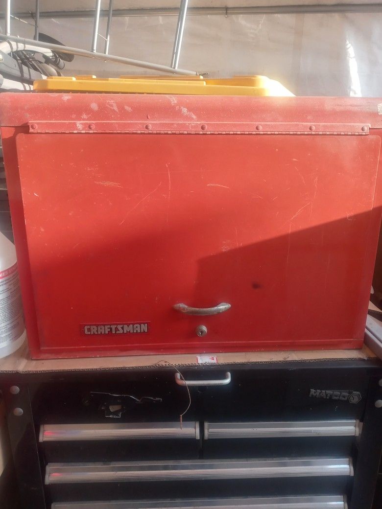 Craftsman Tool Box 12 Drawers Plus Top Storage. 19"H 26"W 16"D. Has Key. Some Miner Over Spray Paint On Some Areas. Overall Good Condition.